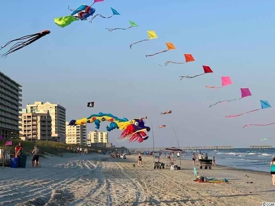 Beautiful Beachfront-Oceanfront First Floor 2Br 2Ba Condo In Cherry Grove, North Myrtle Beach! Renovated With A Fully Equipped Kitchen, 3 Separate Beds, Pool, Private Patio & Steps To The Sand! Exterior photo
